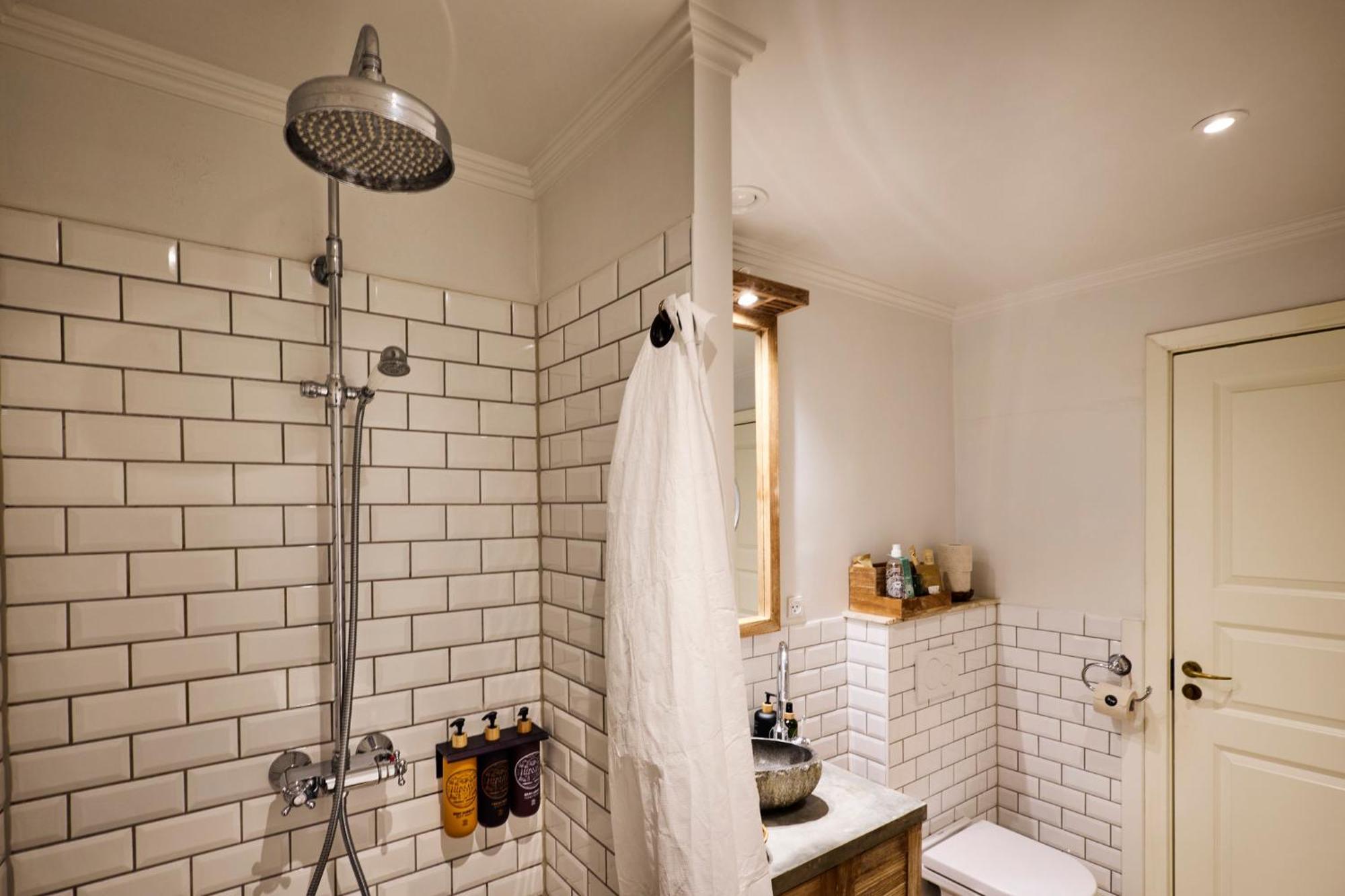 Double Room,1672561616:JPEG